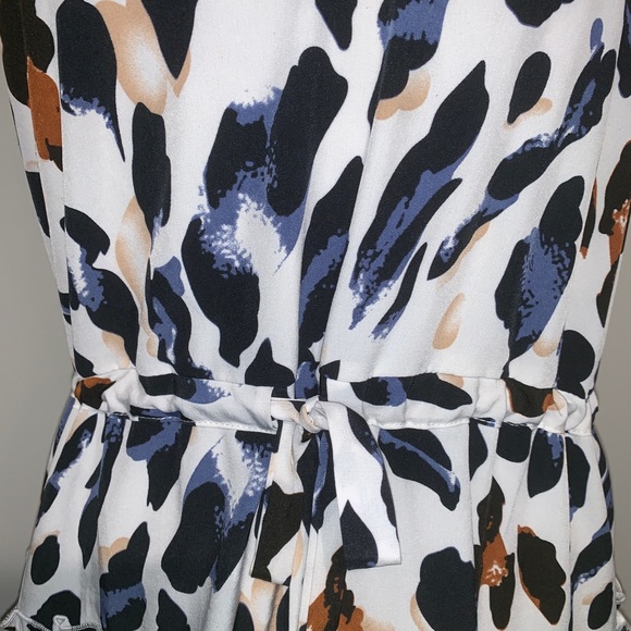 Only 1 left, size large! Classy but sassy dress - Picture 6 of 7